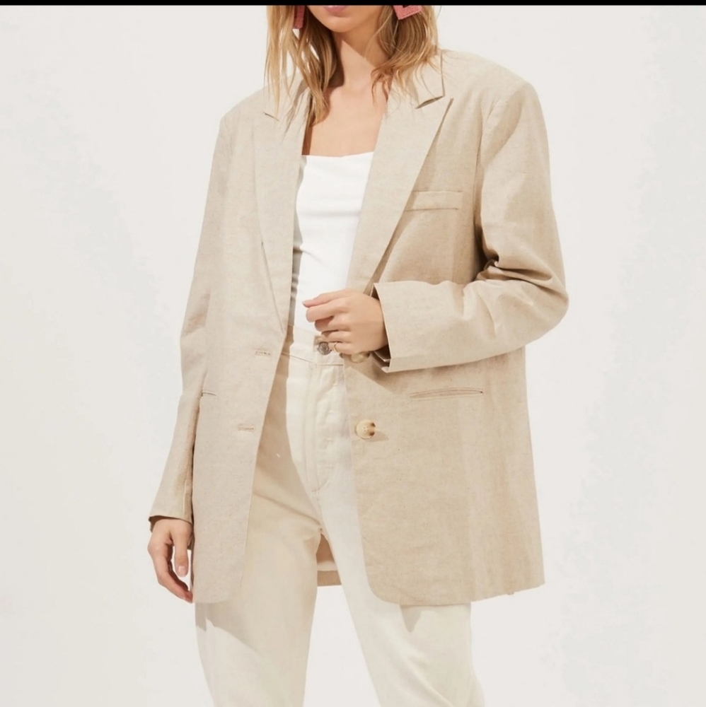 ASTR The Label Boyfriend Oversized Lightweight blazer Tan SZ L. NEW WITHOUT TAGS
